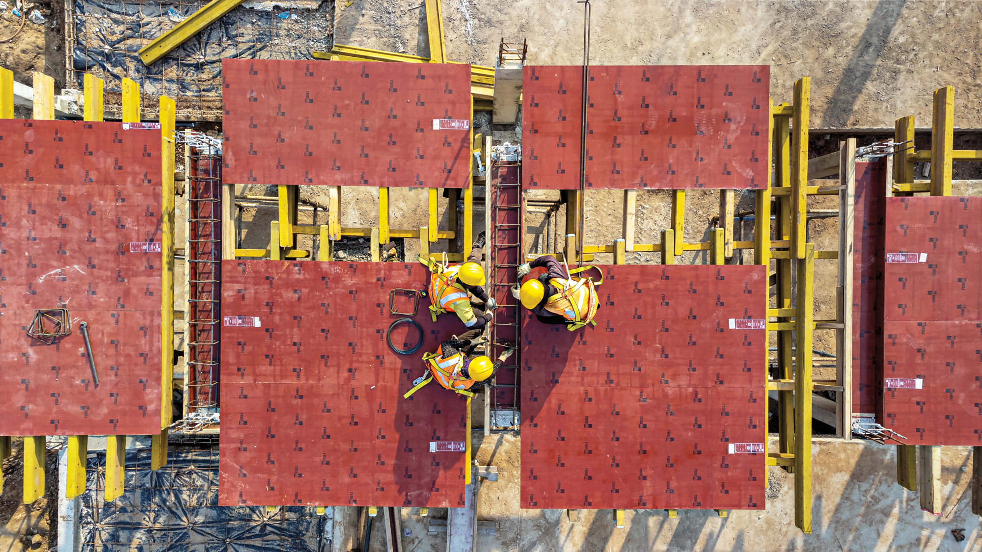 aerial view of workers assembling a piece of a hospital. 