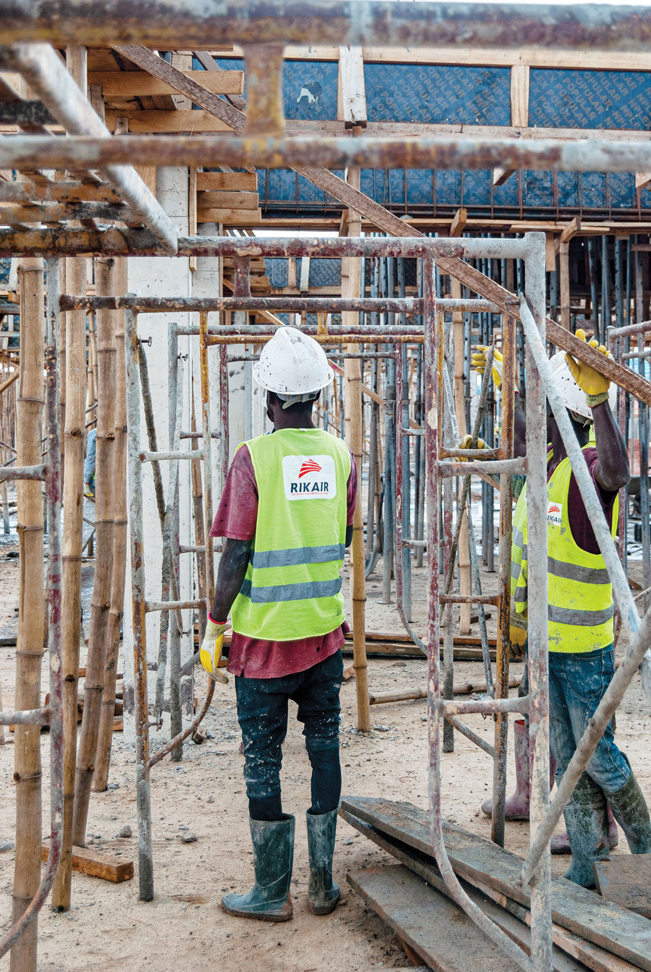 workers assembling scaffolding