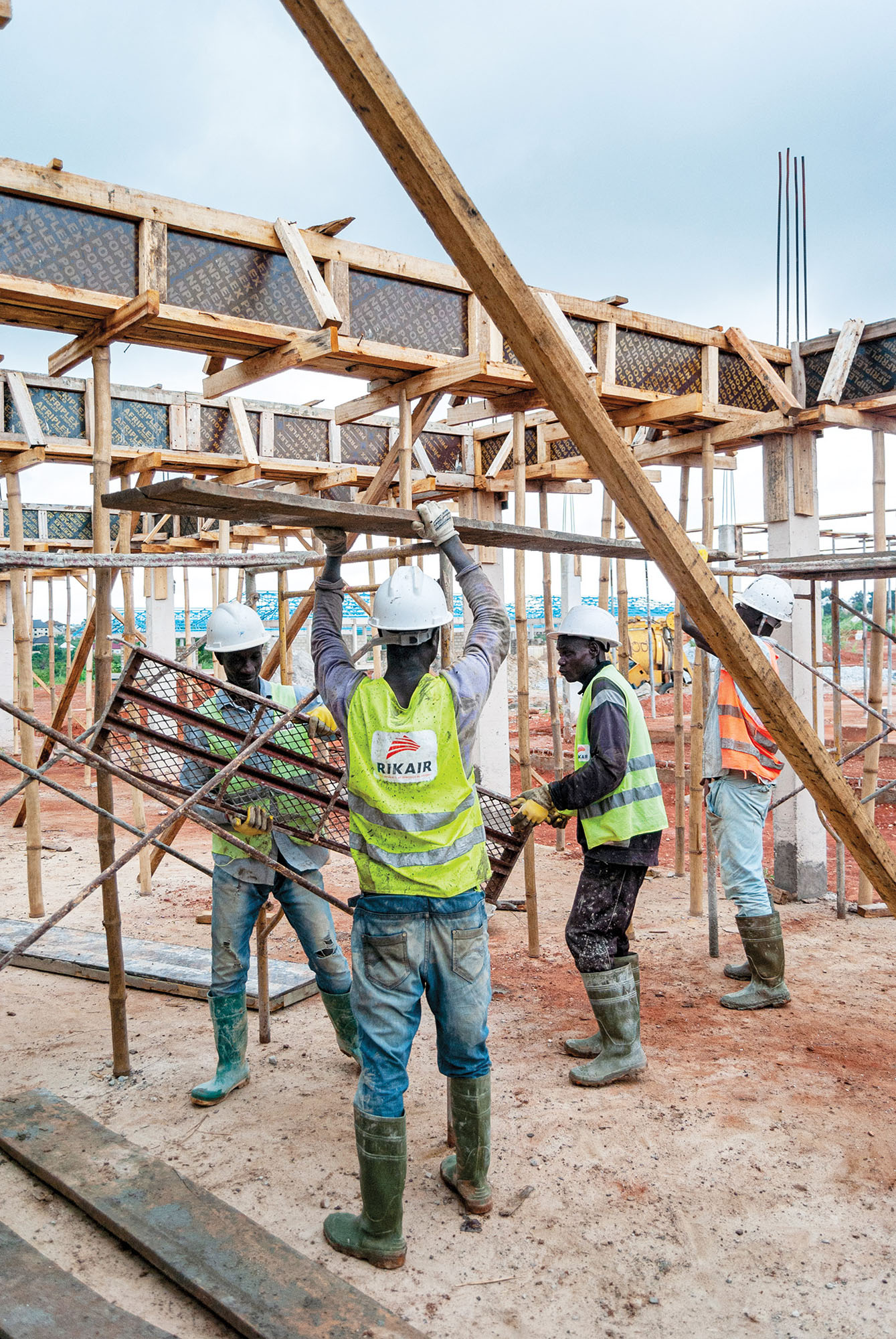 workers assembling scaffolding