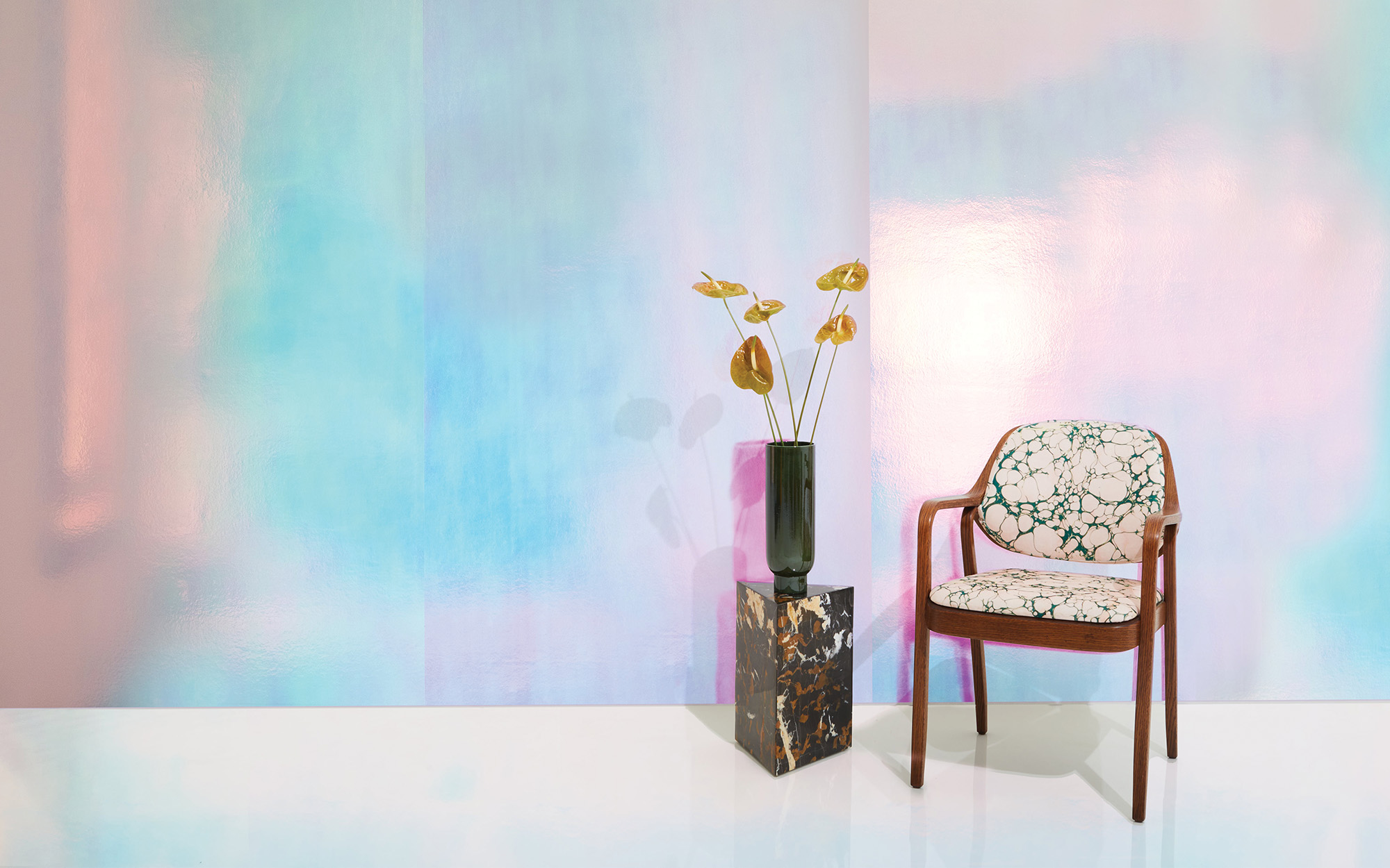 An iridescent wallcovering that’s climate neutral certified by Thatcher Mother.
